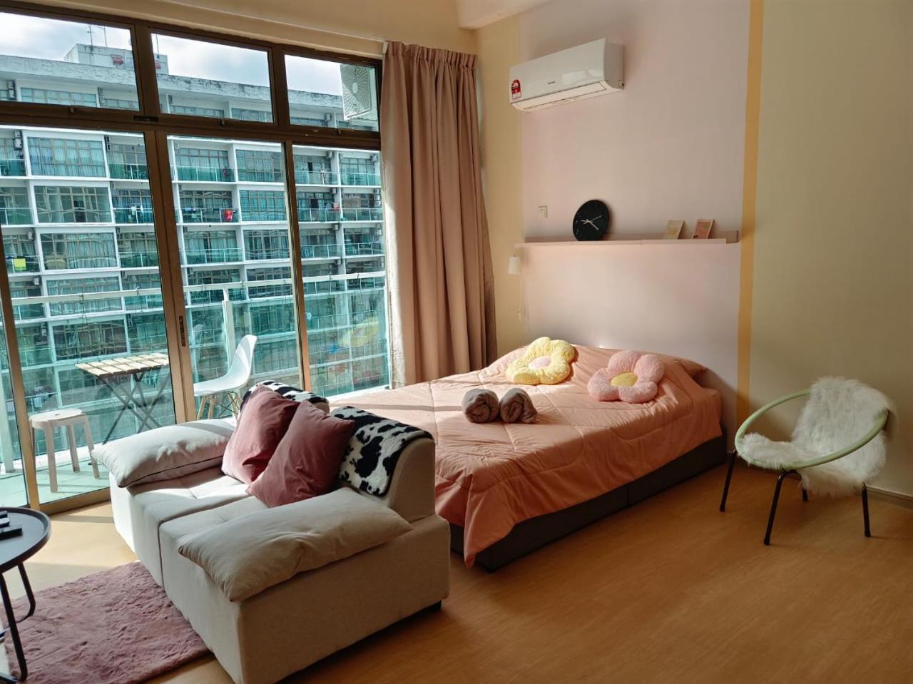 Pangsapuri Balcony Palazio Mount Austin By Foxie Bed Johor Bahru